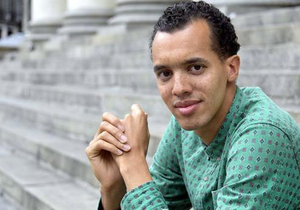 Gaël Faye es escritor y cantautor