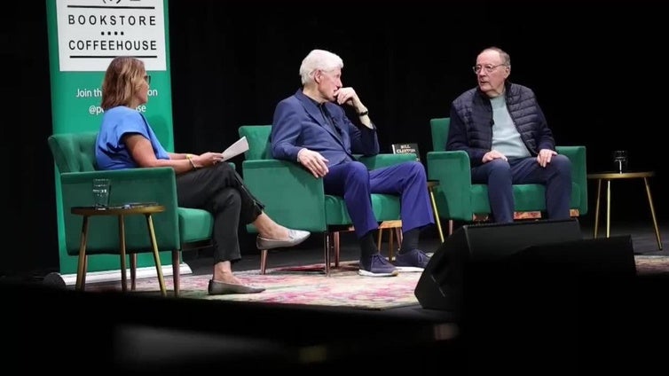 Bill Clinton presenta en Washington su nueva novela política