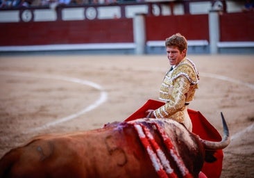 La maciza torería de Borja Jiménez con un bravo toro de Jandilla