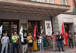 Una huelga boicoteada, abucheos al coro y un ministro señalado: la crisis del Teatro de la Zarzuela salpica a Urtasun