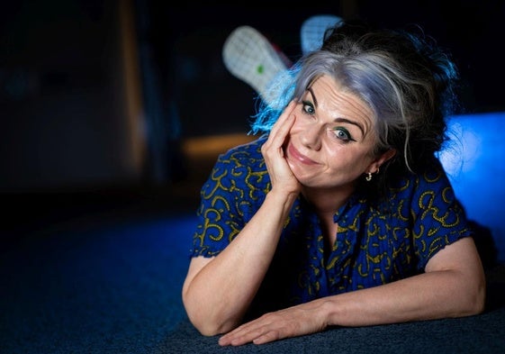 Caitlin Moran: «Los hombres no van al médico y mueren más que las mujeres. Son tan estoicos...»