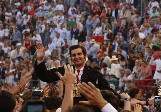 Morante, bajo el compás del alma hasta la Puerta Grande