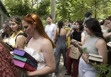 'Romantasy', anatomía de un género de moda en la Feria del Libro