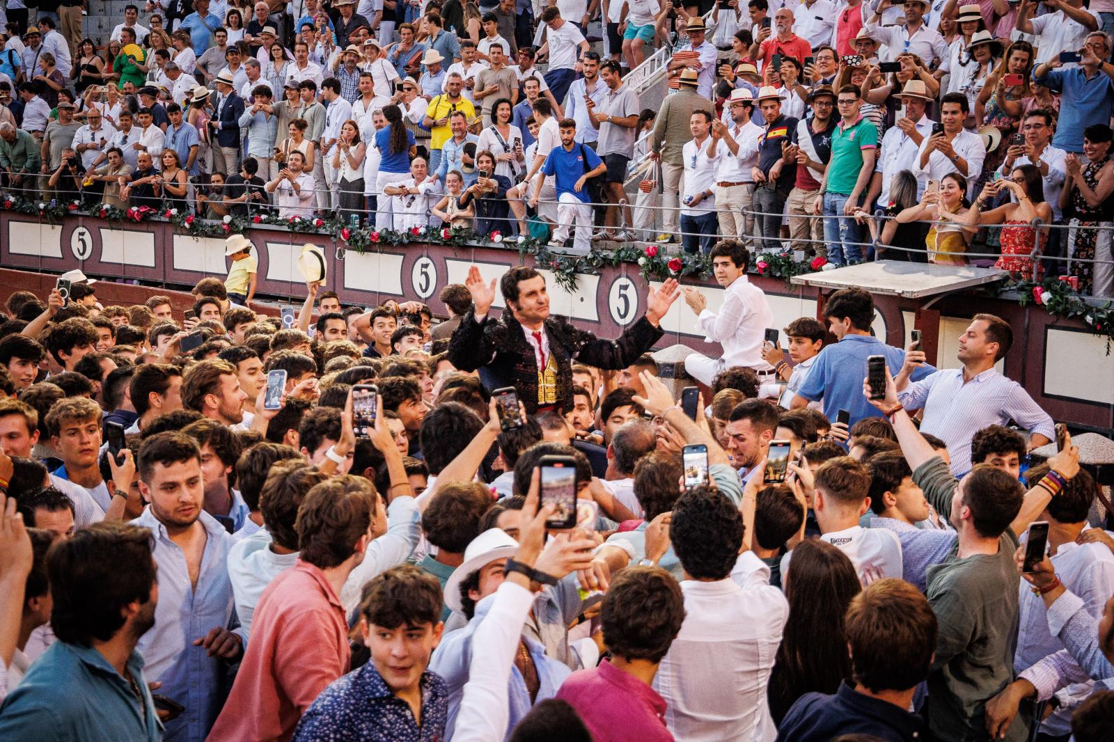 Morante, a hombros tras la Corrida de la Beneficiencia de San Isidro