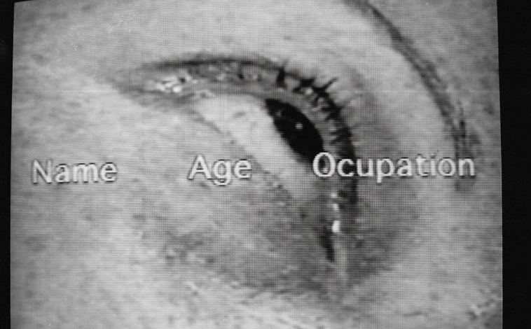 Imagen principal - De arriba abajo, fotograma de 'By Pass' (1997), de Lotty Rosenfeld; 'Autorretrato' de Dora Maar; y 'Desierto de Atacama. Chie' (1981), de la autora sudamericana