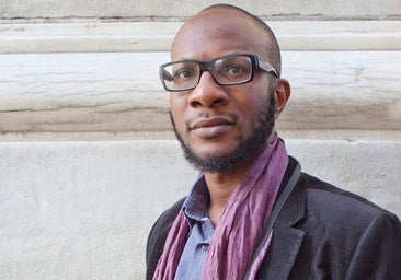 Teju Cole, es el seudónimo de Obayemi Babajide Adetokunbo Onafuwa (Nueva York, 1975