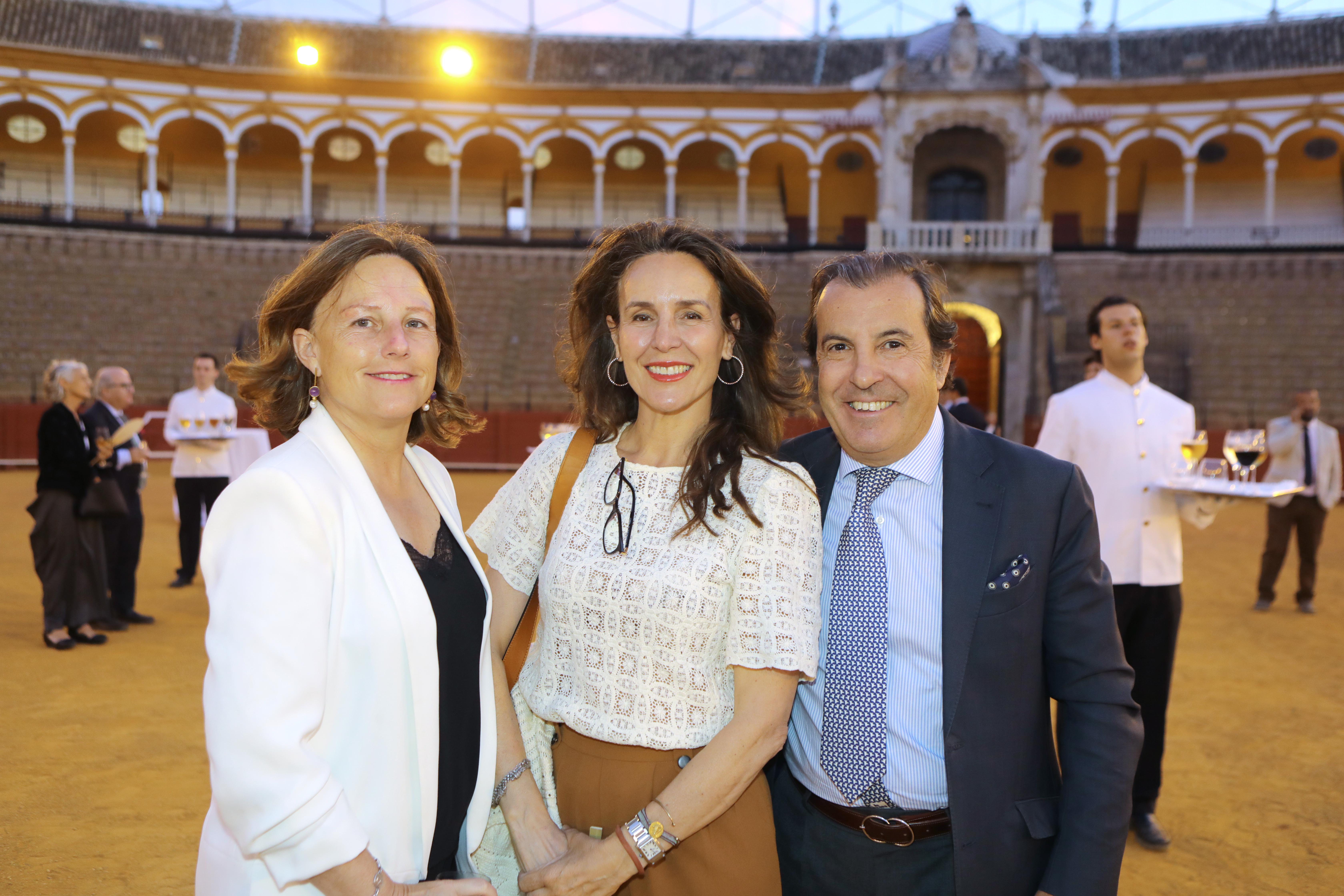 Carmen Escudero, Victoria Bonilla y Manolo Vázquez