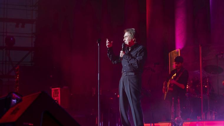 Raphael durante el concierto