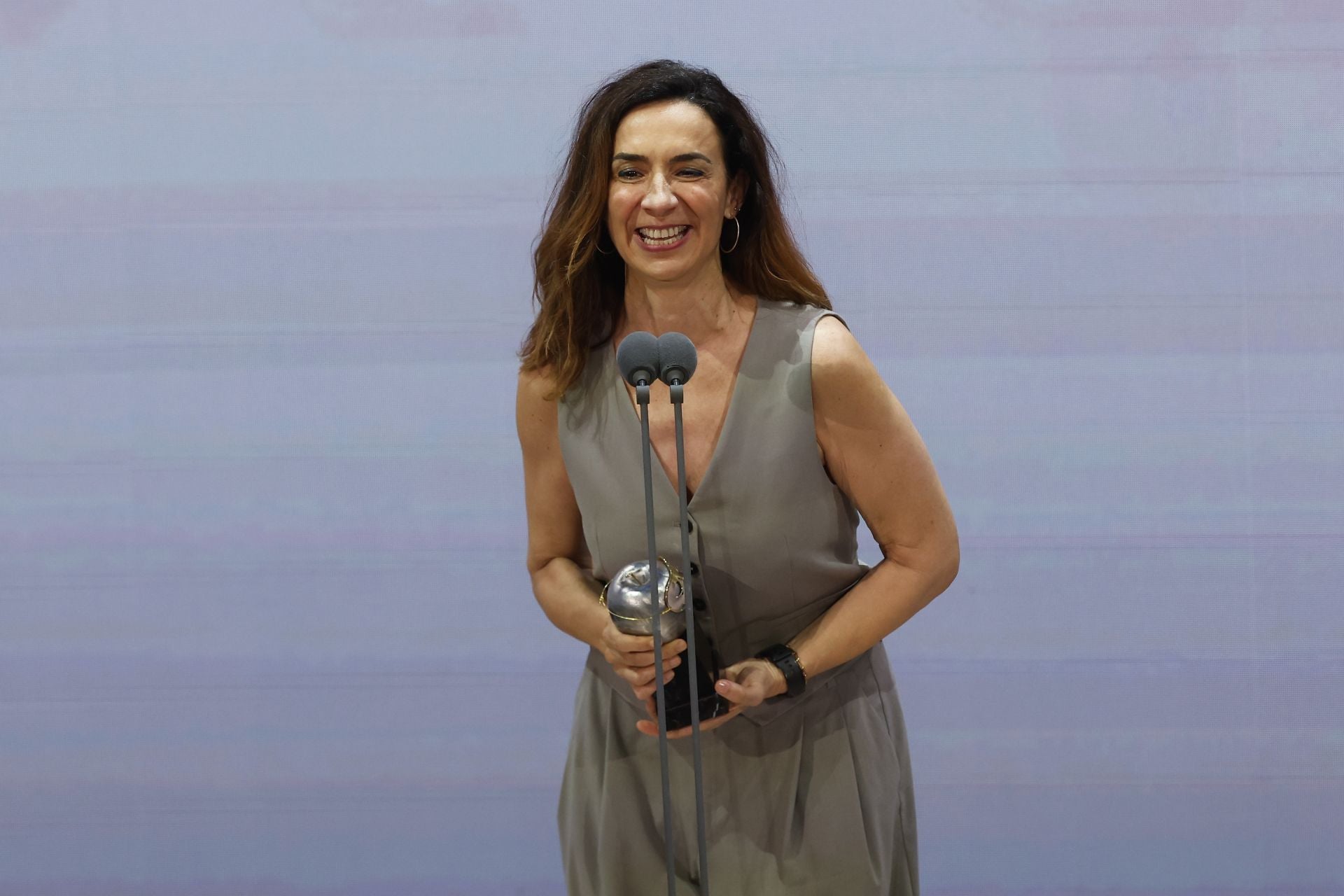 La hija de Juan Margallo, Olga Margllo, recibe el premio ' Max de Honor', en su nombre