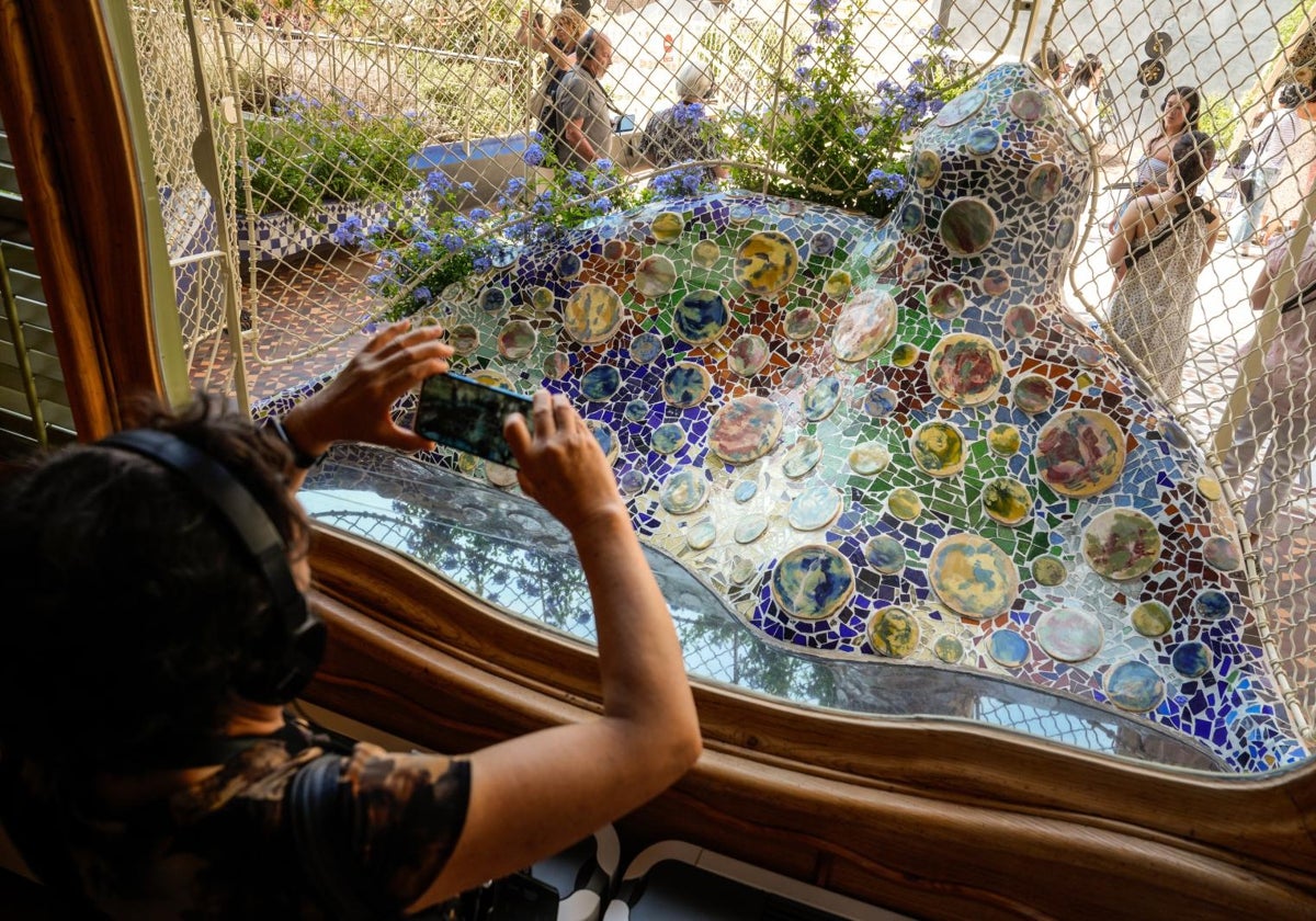 Una visitante en la Casa Batlló