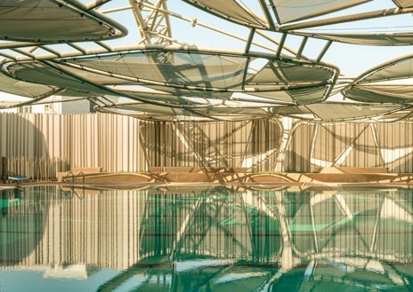 Imagen secundaria 1 - En las imágenes, dos de los proyectos de CRC Arquitectes en Dubai: Muraba Veil y la Escuela Dar Al Marefa
