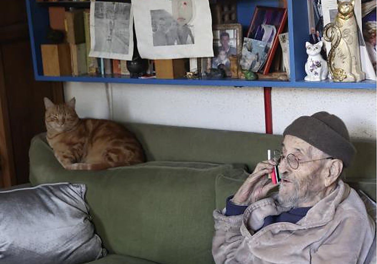 Álvaro Pompo fotografiado recientemente en su casa