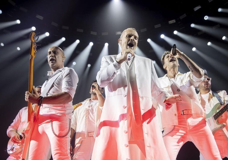 Emoción y nostalgia: Miguel Bosé revive sus clásicos en Madrid