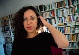 Najat El Hachmi: «Poner un velo a una niña en Educación Primaria es hipersexualizarla»