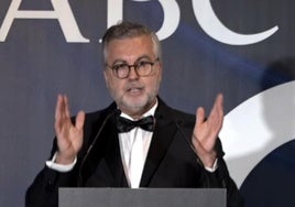 Carlos Alsina, premio Luca de Tena: «Cambié la prensa por la radio y desde entonces no he parado de escribir»