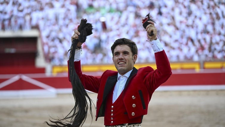 Chupinazo de dos orejas y rabo para Guillermo Hermoso en una extraordinaria corrida de Carmen Lorenzo