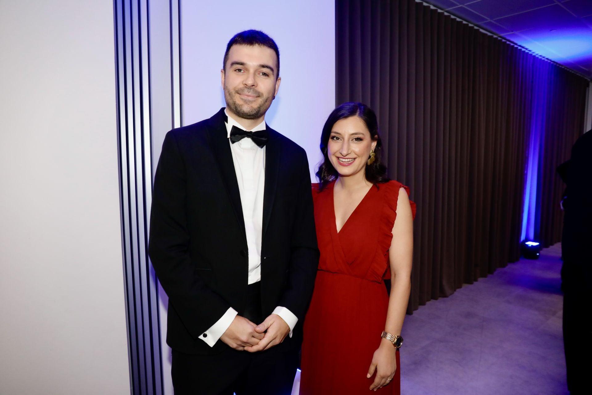 Aitor Santos Moya y Marta R. Domingo, periodistas de ABC, durante el cóctel
