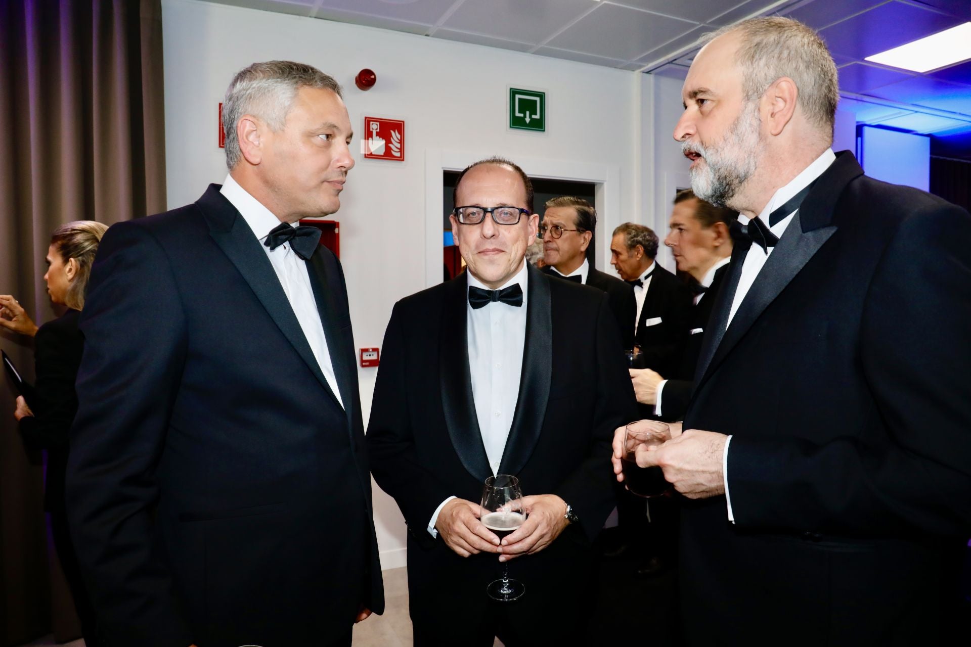 Alberto García Reyes, director de ABC Sevilla, junto a José Antonio Pérez, adjunto al director y jefe de España ABC, y Agustín Pery, director adjunto de ABC