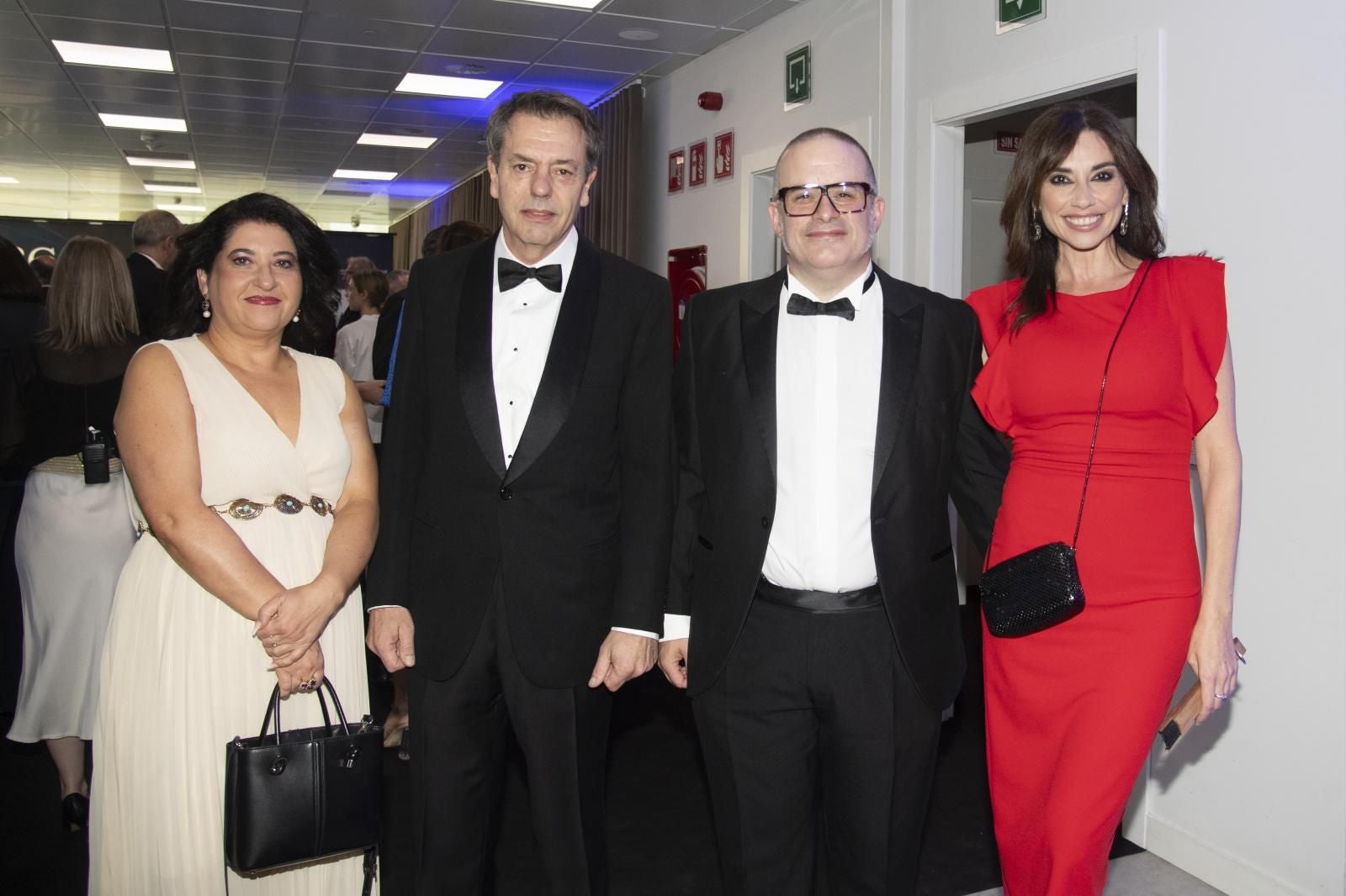 Montserrat García, jefa del gabinete del presidente ejecutivo y el CEO de Indra; el pintor Augusto Ferrer Dalmau; Edu Galán, columnista de ABC, y Marta Flich, presentadora de televisión