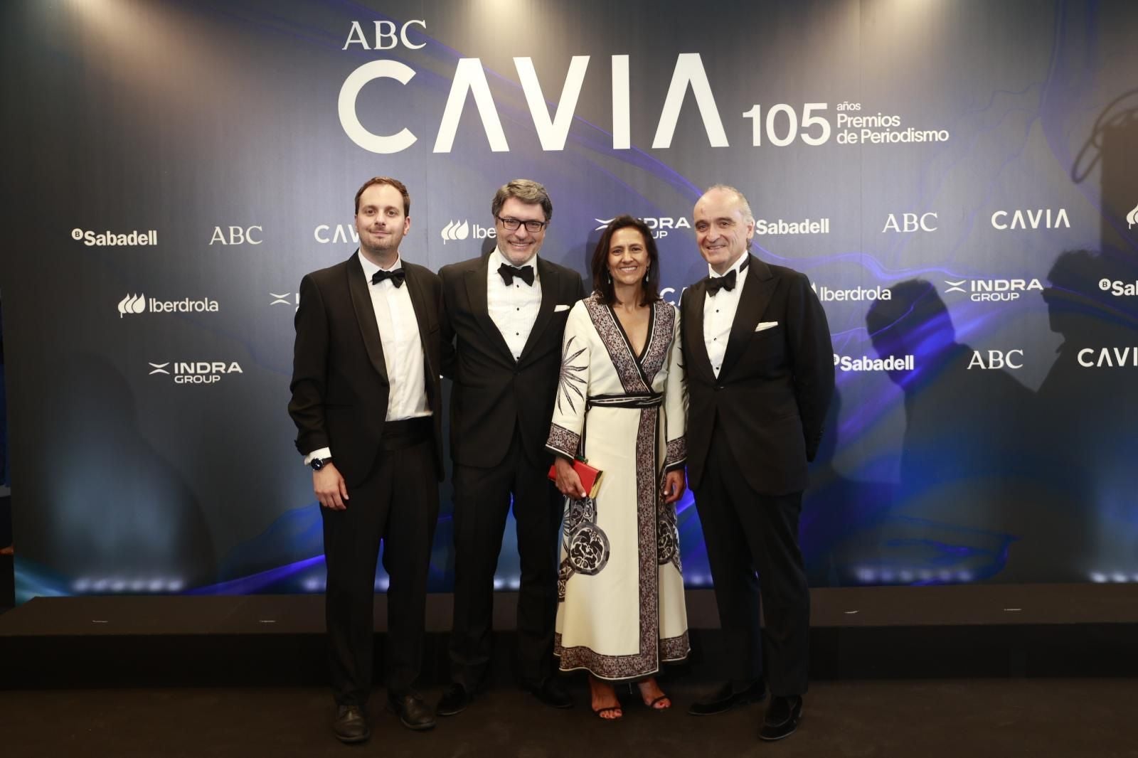 Foto de grupo de Iberdrola: Jonathan Gómez Cantero, de la dirección de Comunicación; Gerardo Codes, director de los Servicios Jurídicos; Begoña García-Rozado, directora global de Fiscalidad, y Santiago Martínez, secretario general y del consejo