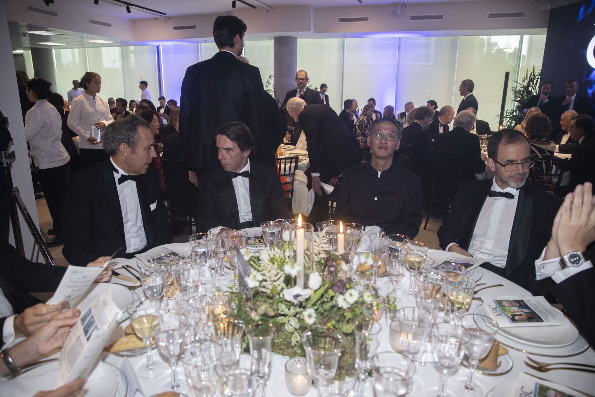Manuel Mirat, CEO de Vocento; Jose María Aznar, expresidente del Gobierno; Yao Jing, embajador de China, y Camilo Villarino , jefe de la Casa de S.M. el Rey