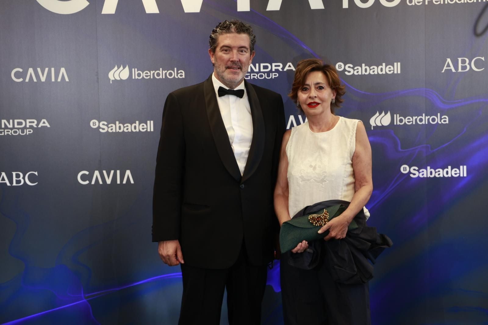 Julián Quirós, director de ABC, e Inés Artajo, premio Luca de Tena 2022
