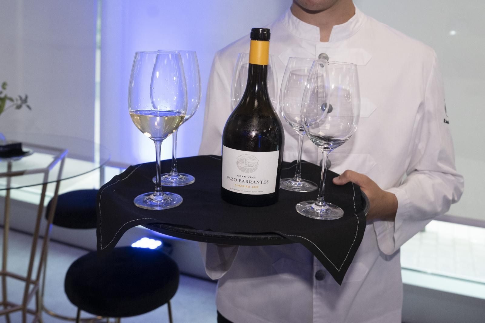 Los invitados a la gala de los premios Cavia brindaron con el vino blanco Pazo Barrantes de Marqués de Murrieta