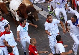 Cuarto encierro de San Fermín, en directo: heridos, ganadería y última hora desde Pamplona hoy