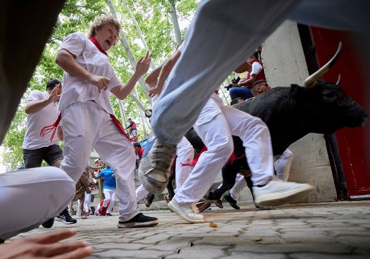 Quinto encierro de San Fermín 2025, en directo: heridos, ganadería y última hora desde Pamplona hoy
