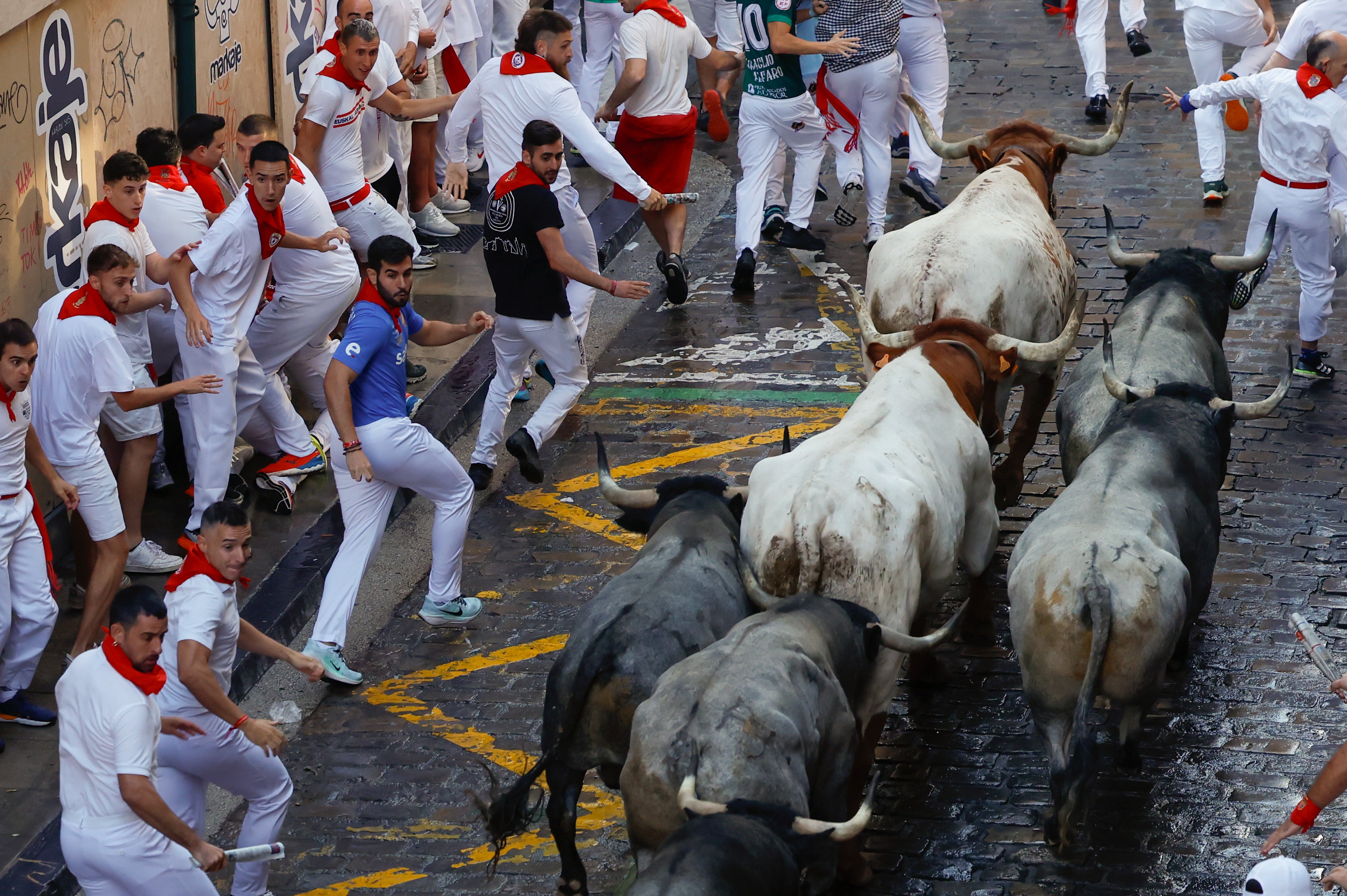 El sexto encierro de los Sanfermines, en imágenes