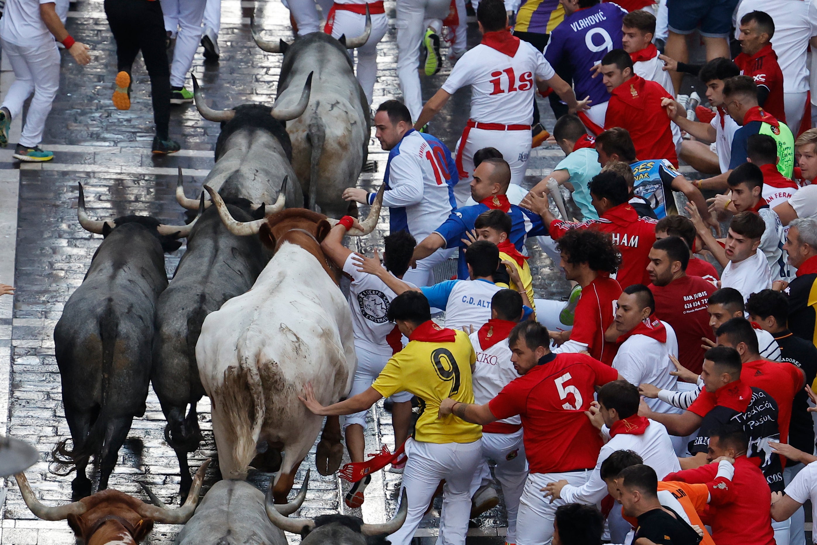 El sexto encierro de los Sanfermines, en imágenes
