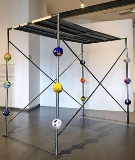 Imagen secundaria 2 - De arriba abajo, propuestas de Cristina Almodóvar, Daniel Verbis y Chus García-Fraile para 'Instante eterno en el jardín', en CentroCentro