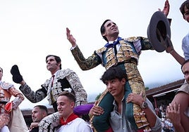 El triunfo del mano a mano del arte: Morante y Ortega cuelgan el primer 'No hay billetes' de Santander