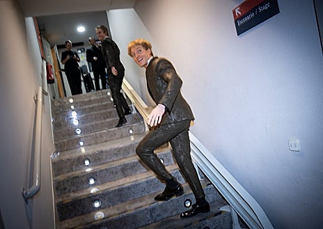 Imagen secundaria 1 - Los pianistas Lucas y Arthur Jussen antes y después del concierto en el Auditorio Nacional