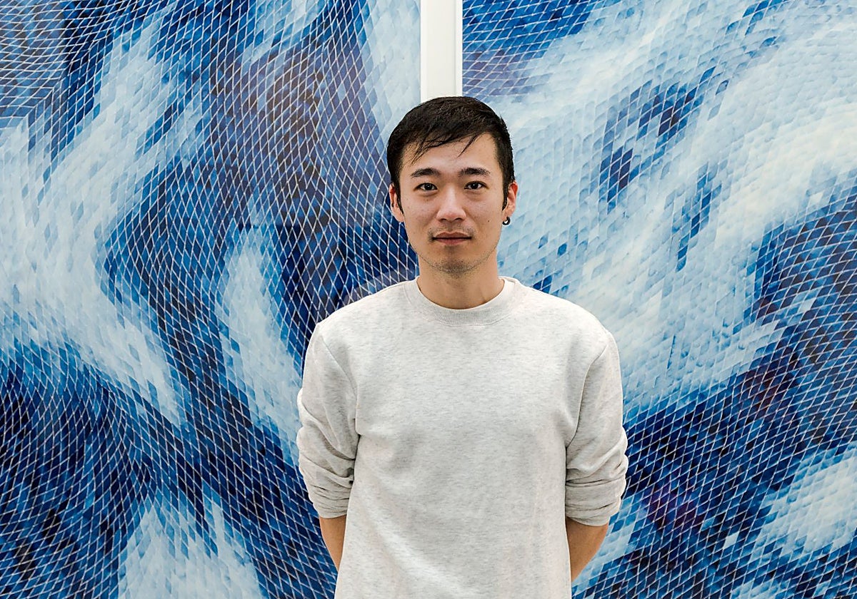 Timothy Hyunsoo Lee con sus obras