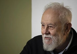 'La suela de mis zapatos', de Gonzalo Suárez: cuando periodismo es literatura