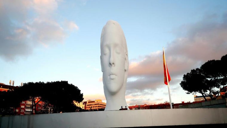 'Julia', de Jaume Plensa, en la Plaza de Colón de Madrid