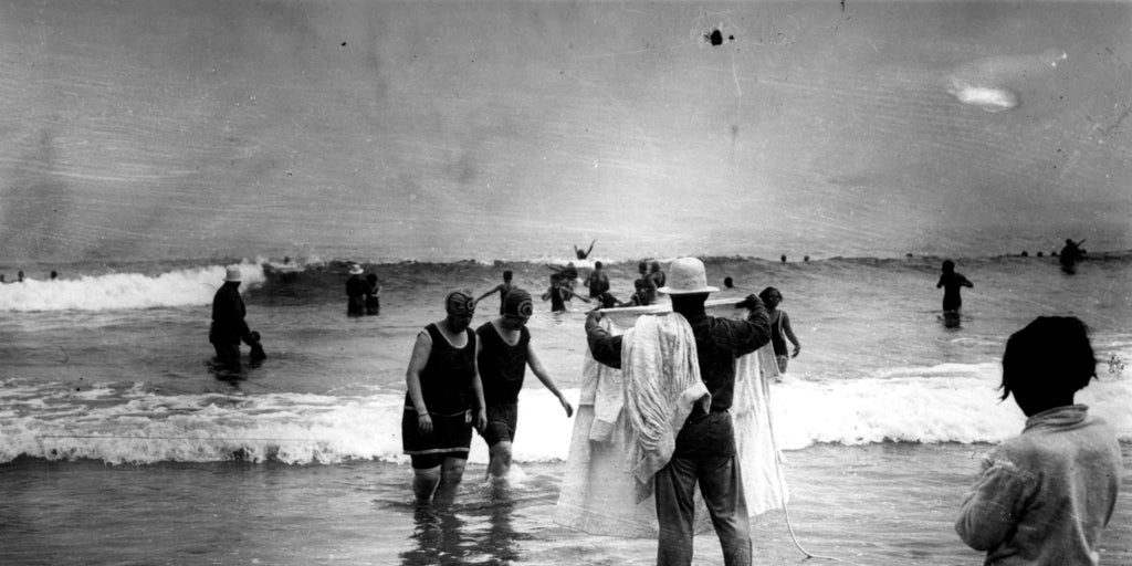 Los Neptunos con bigote de las playas que aterraban a los niños