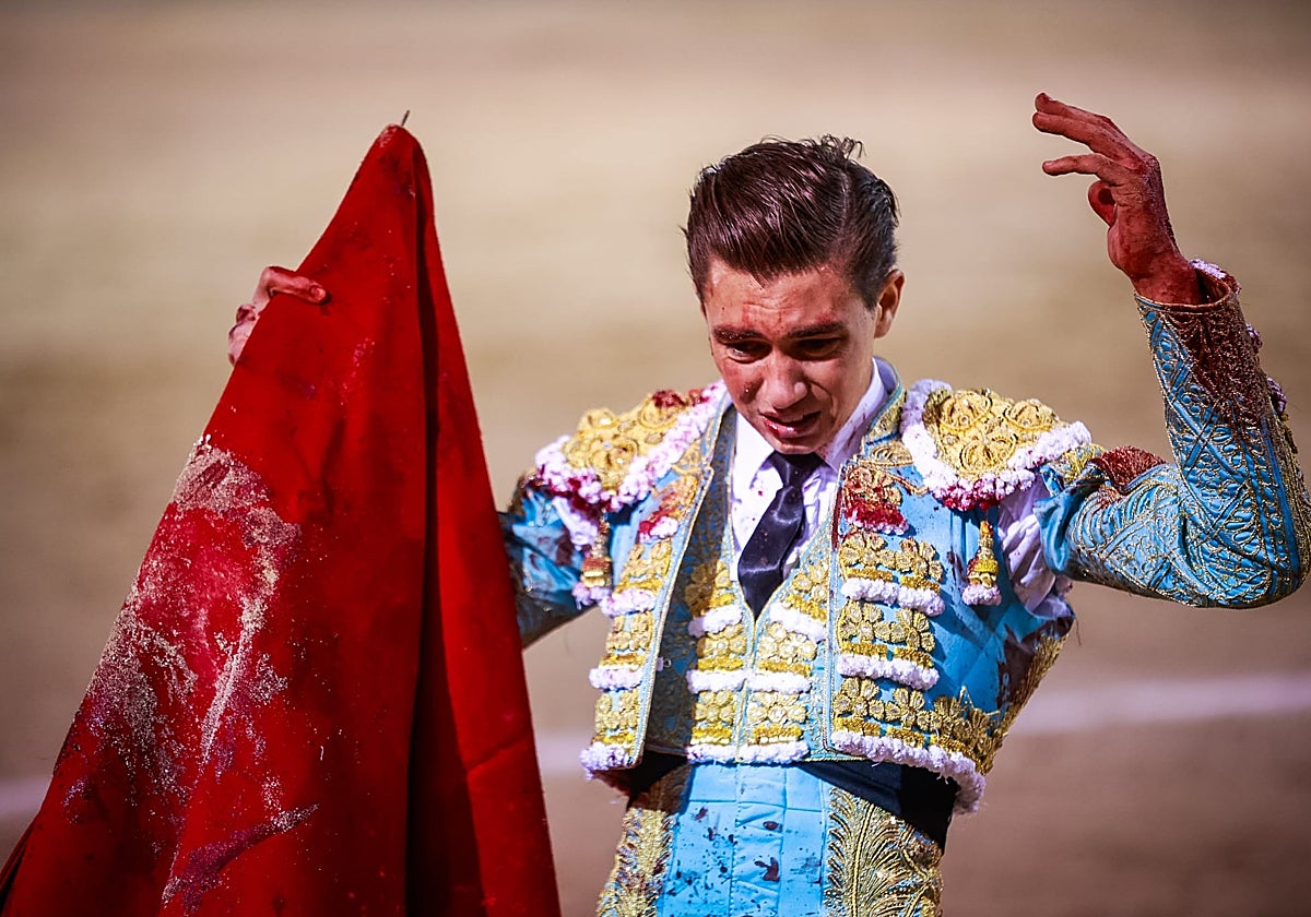 Bruno Aloi, emocionado antes de cortar la oreja