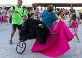 El paseo marítimo de Punta Umbría acoge un encierro infantil en vísperas de «Las Colombinas de la Ilusión»