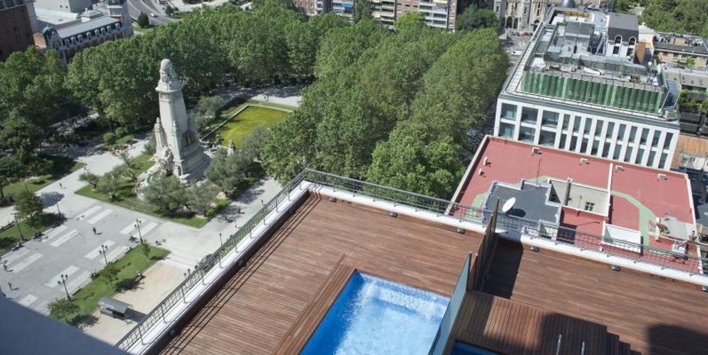 Sostres con vistas: una piscina en el tejado