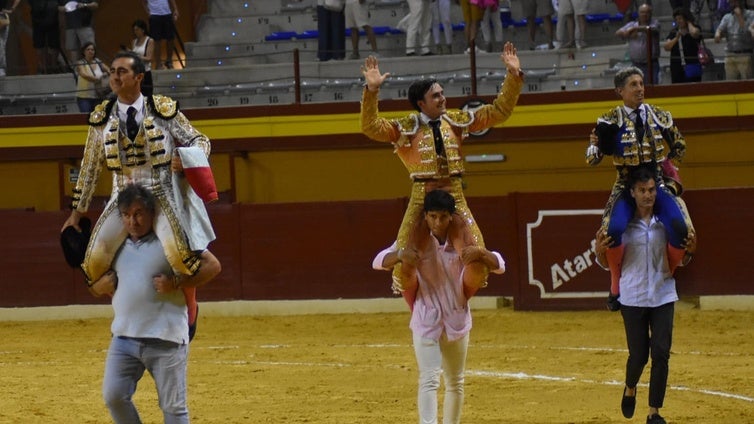 El Fandi, Escribano e Iván Rejas salen a hombros en Granada