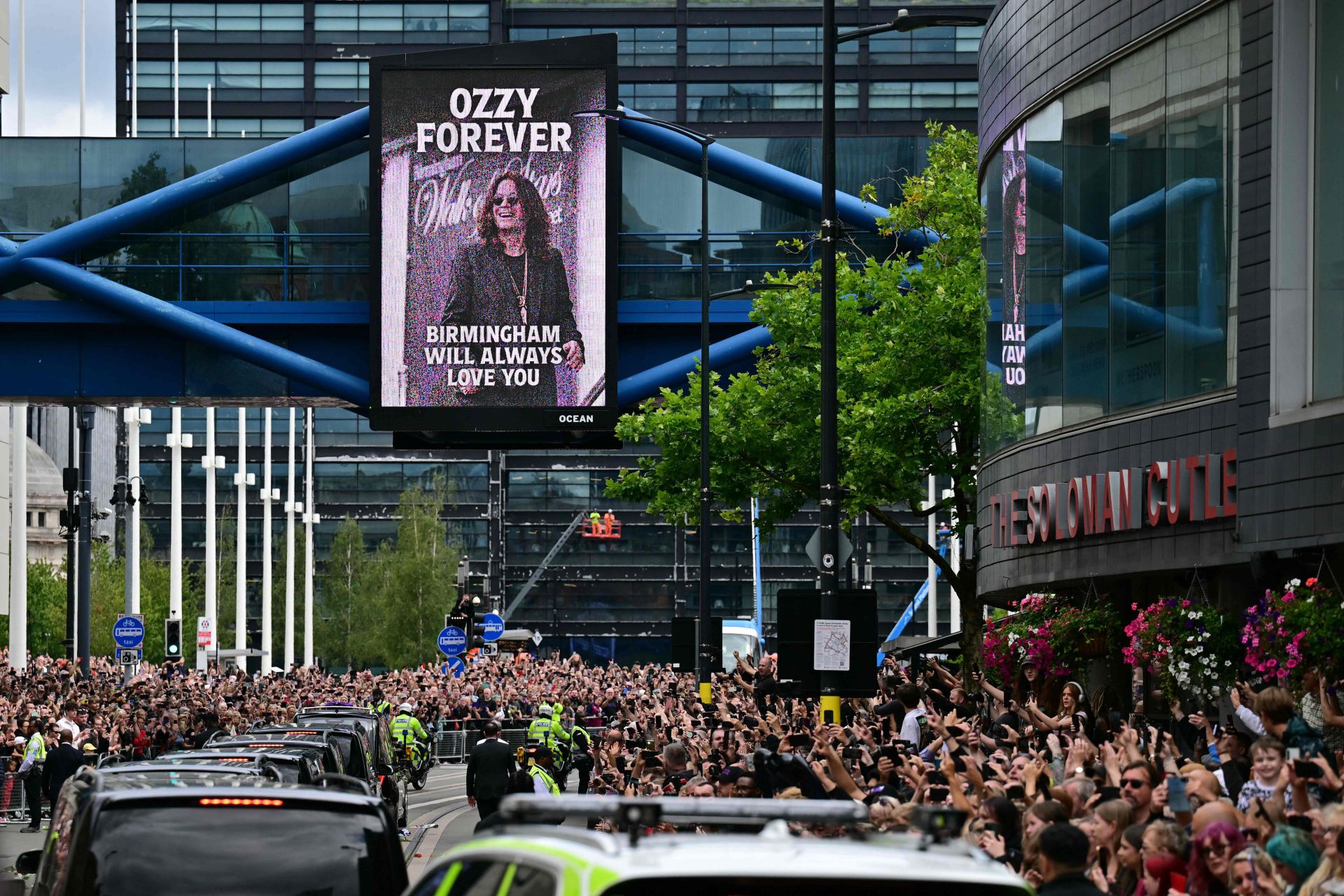 Seguidores de Ozzy Osbourne durante el homenaje