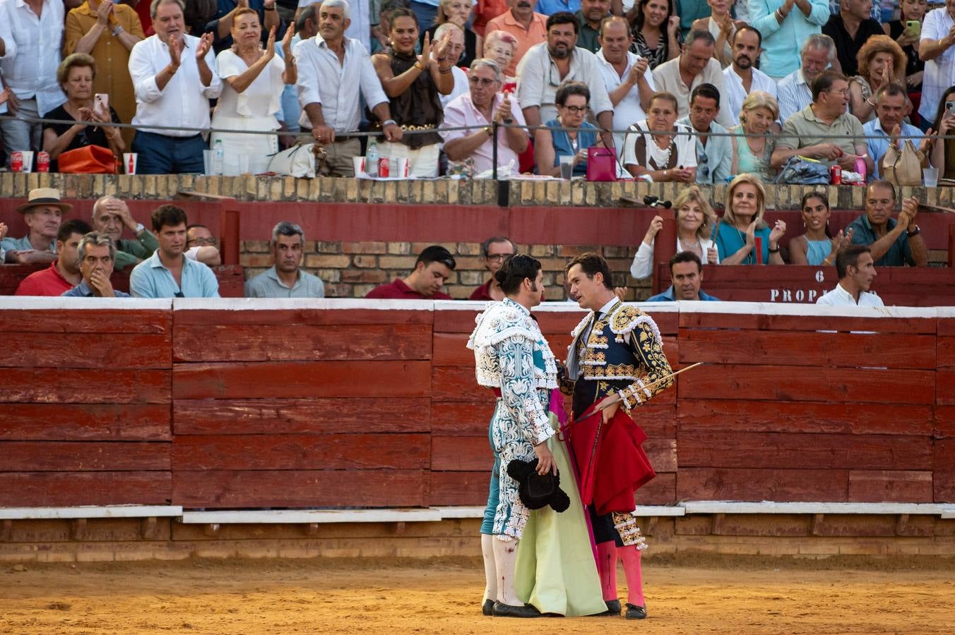 Morante de la Puebla y Daniel Luque, en el ruedo de La Merced