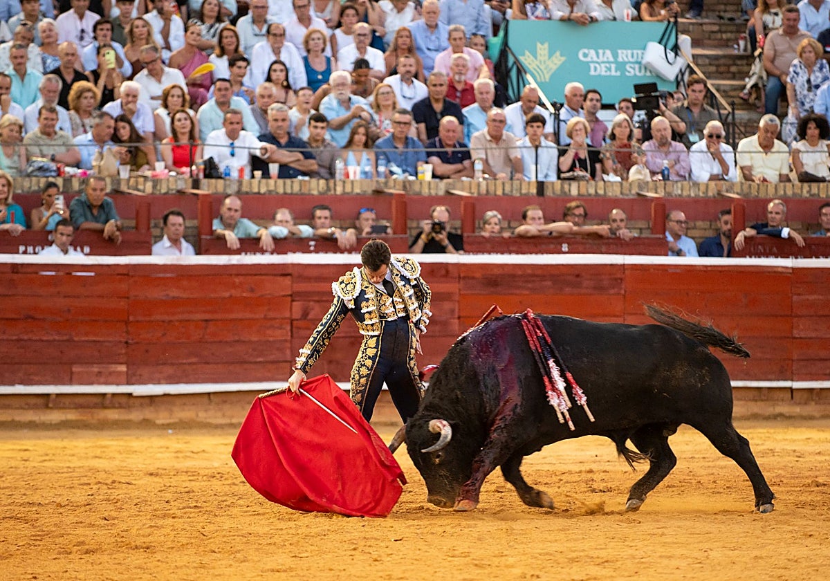 Daniel Luque se lució en la plaza de La Merced