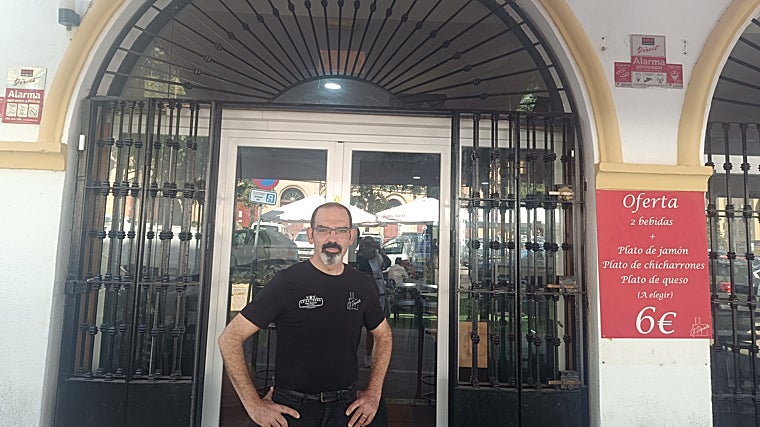 Paco, en El depósito, donde abundarán las tapas de ensaladilla y tortilla de camarones