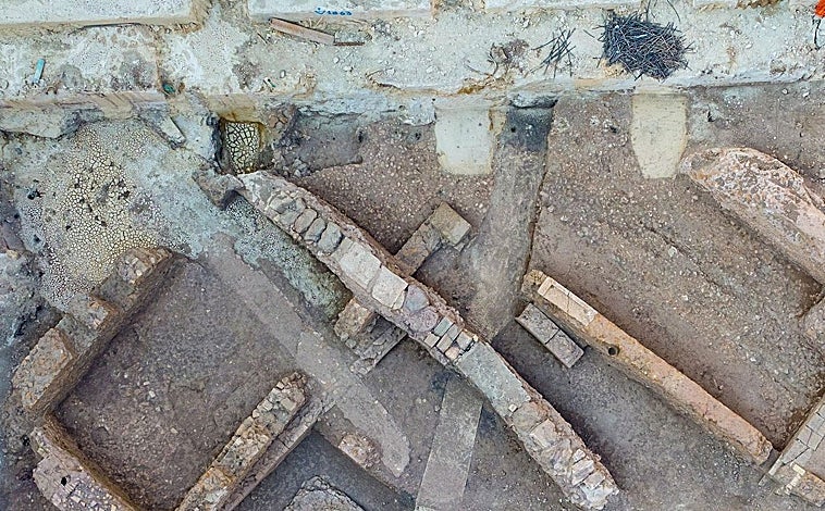 Imagen principal - Hallazgos arqueológicos bajo la plaza Venecia de Roma