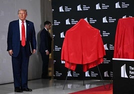 Trump enciende su nueva era cultural con Stallone, Kiss y Gloria Gaynor