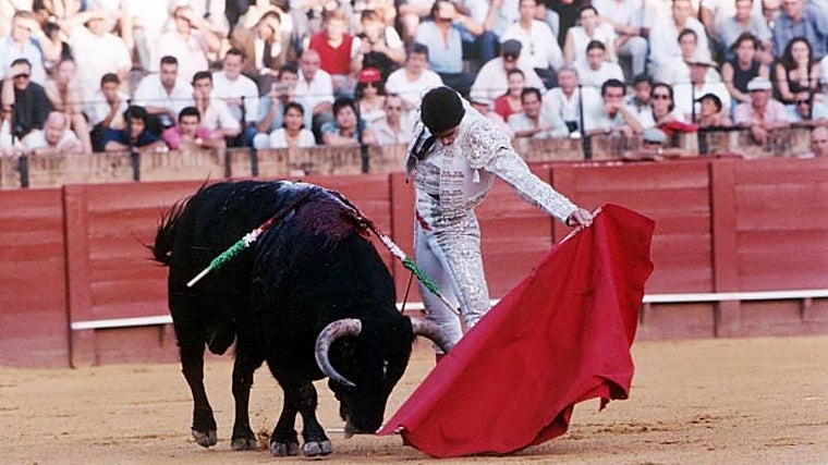 Jesulín de Ubrique, en un derechazo