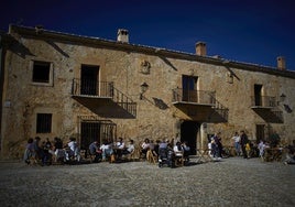 Pedraza, una villa de afluencia masiva de turismo a poco más de una hora de viaje desde Madrid